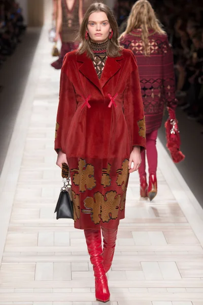 Look 12